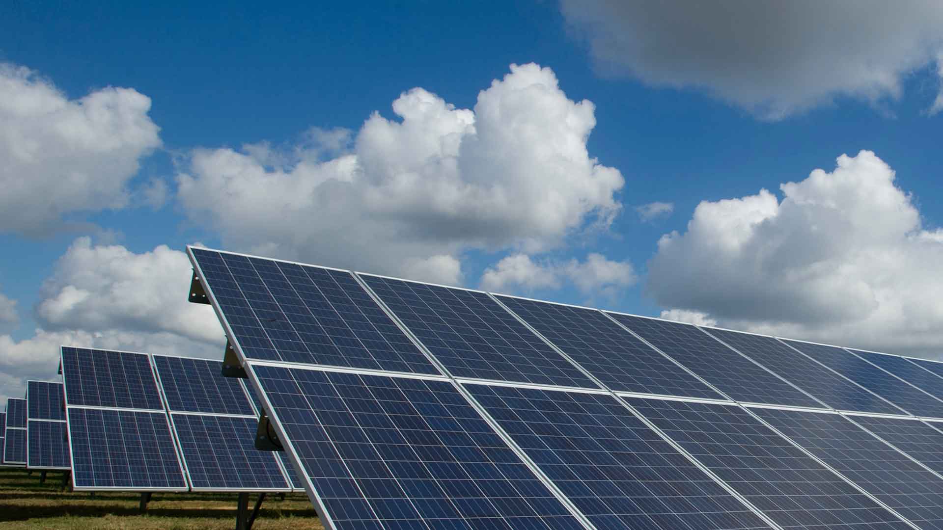 High-efficiency solar panels for homes and businesses